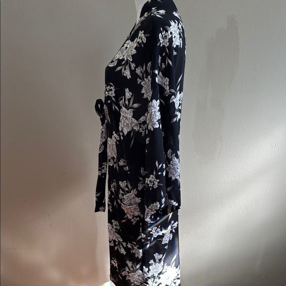 Spiritual Gangster Maya Tie Front Kimono Robe Beach Cover Black Floral One Size - Picture 7 of 11